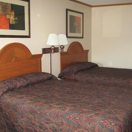 America'S Best Inn And Suites Emporia Buitenkant foto