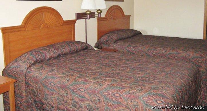 America'S Best Inn And Suites Emporia Buitenkant foto