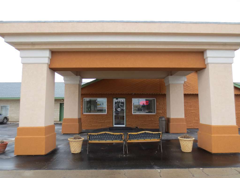 America'S Best Inn And Suites Emporia Buitenkant foto