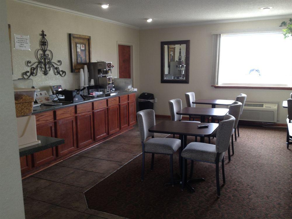 America'S Best Inn And Suites Emporia Buitenkant foto