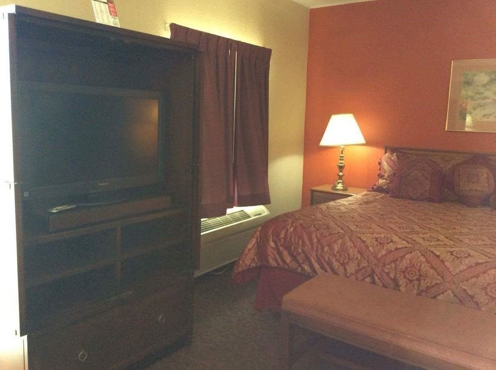 America'S Best Inn And Suites Emporia Buitenkant foto