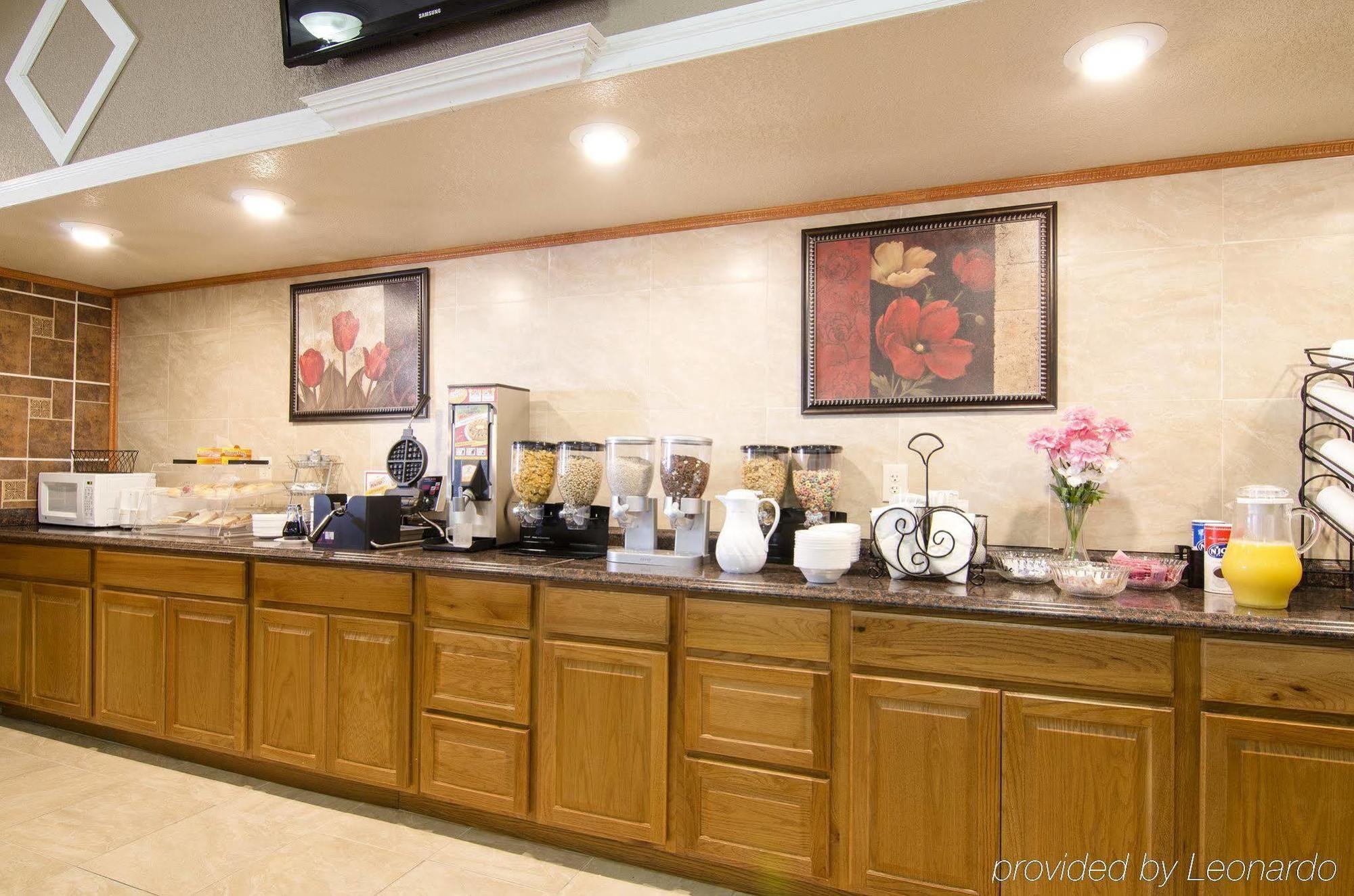 America'S Best Inn And Suites Emporia Buitenkant foto