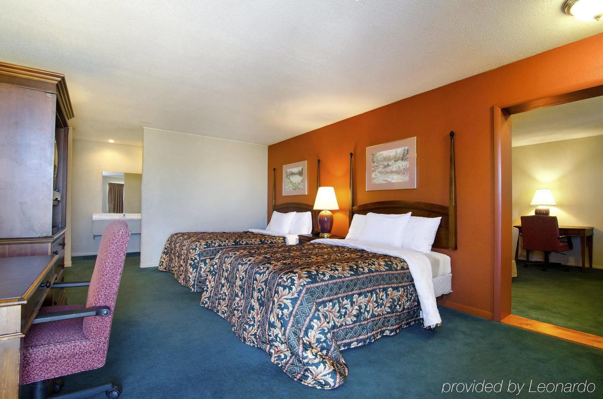 America'S Best Inn And Suites Emporia Buitenkant foto