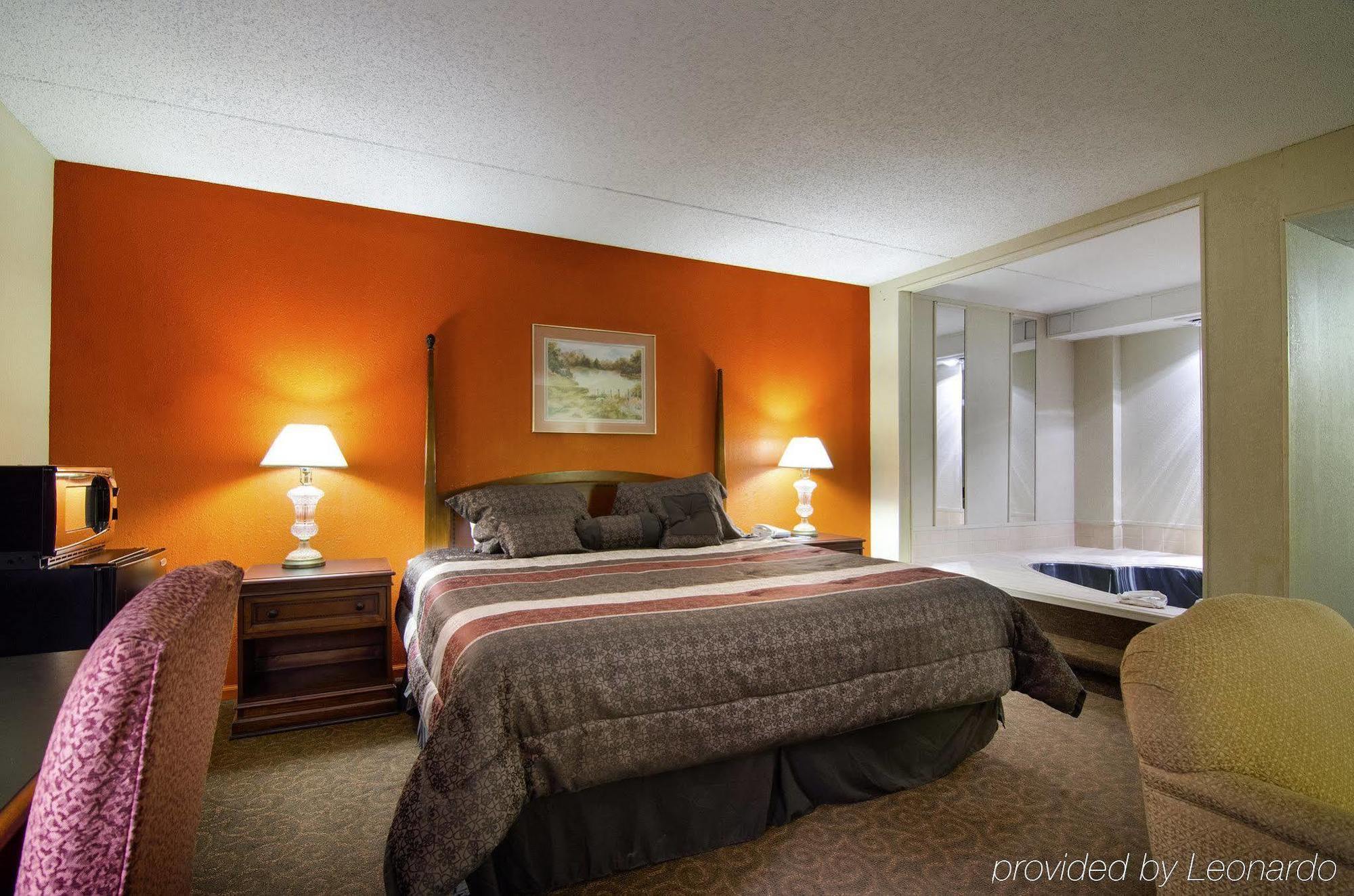 America'S Best Inn And Suites Emporia Buitenkant foto
