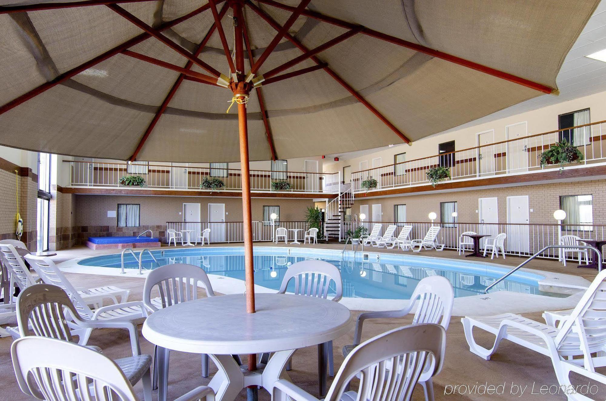 America'S Best Inn And Suites Emporia Buitenkant foto