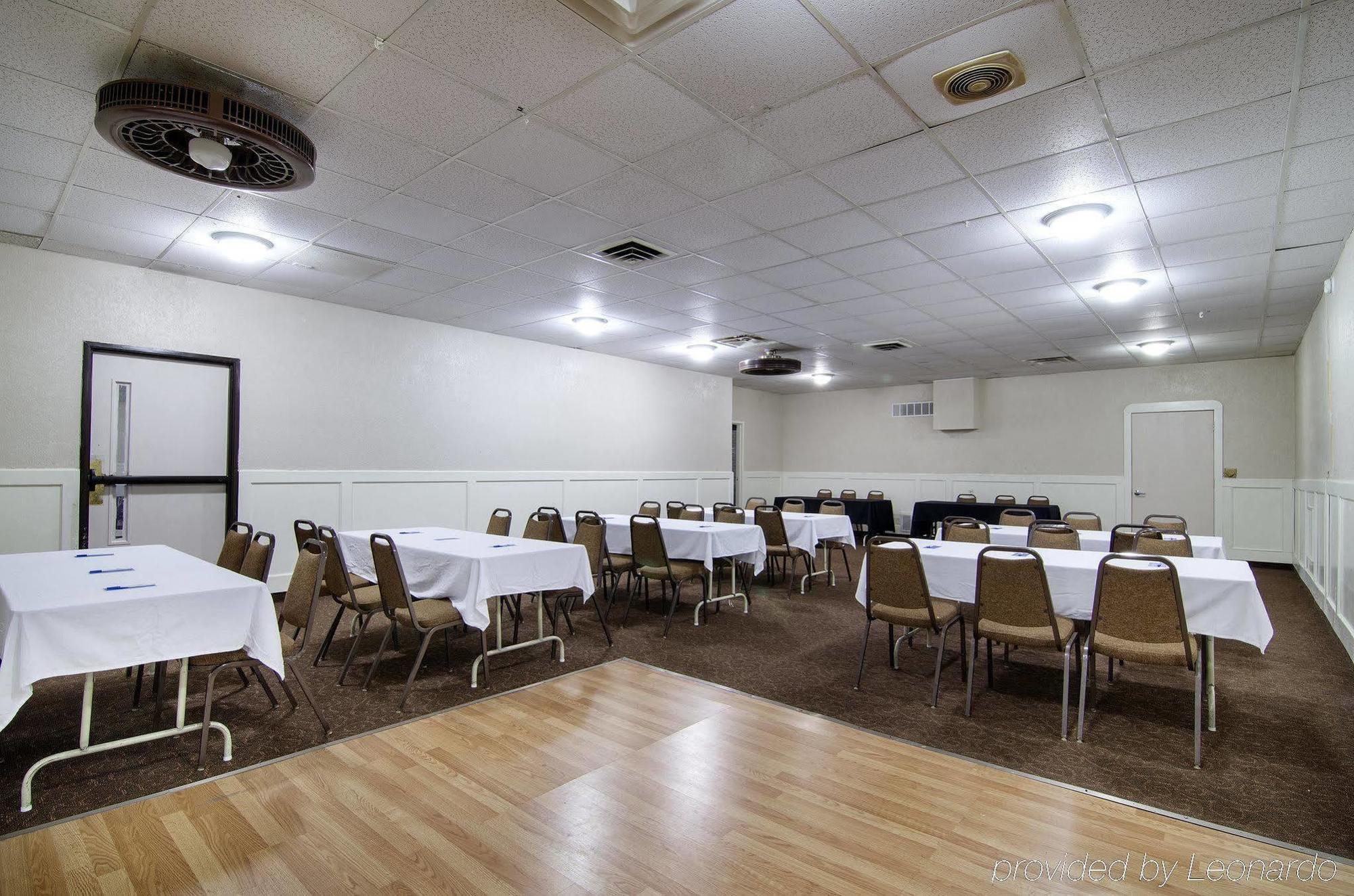 America'S Best Inn And Suites Emporia Buitenkant foto