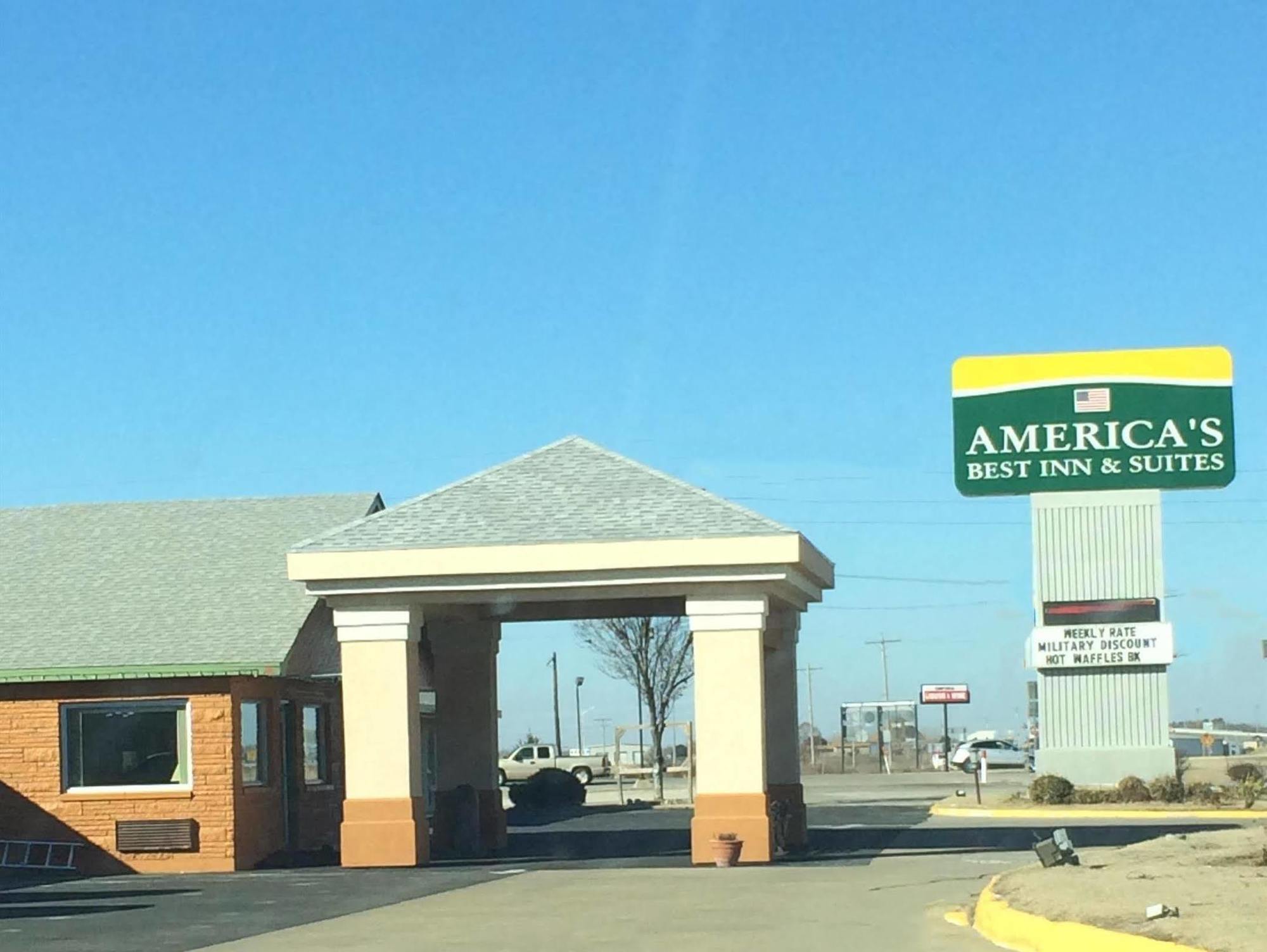 America'S Best Inn And Suites Emporia Buitenkant foto