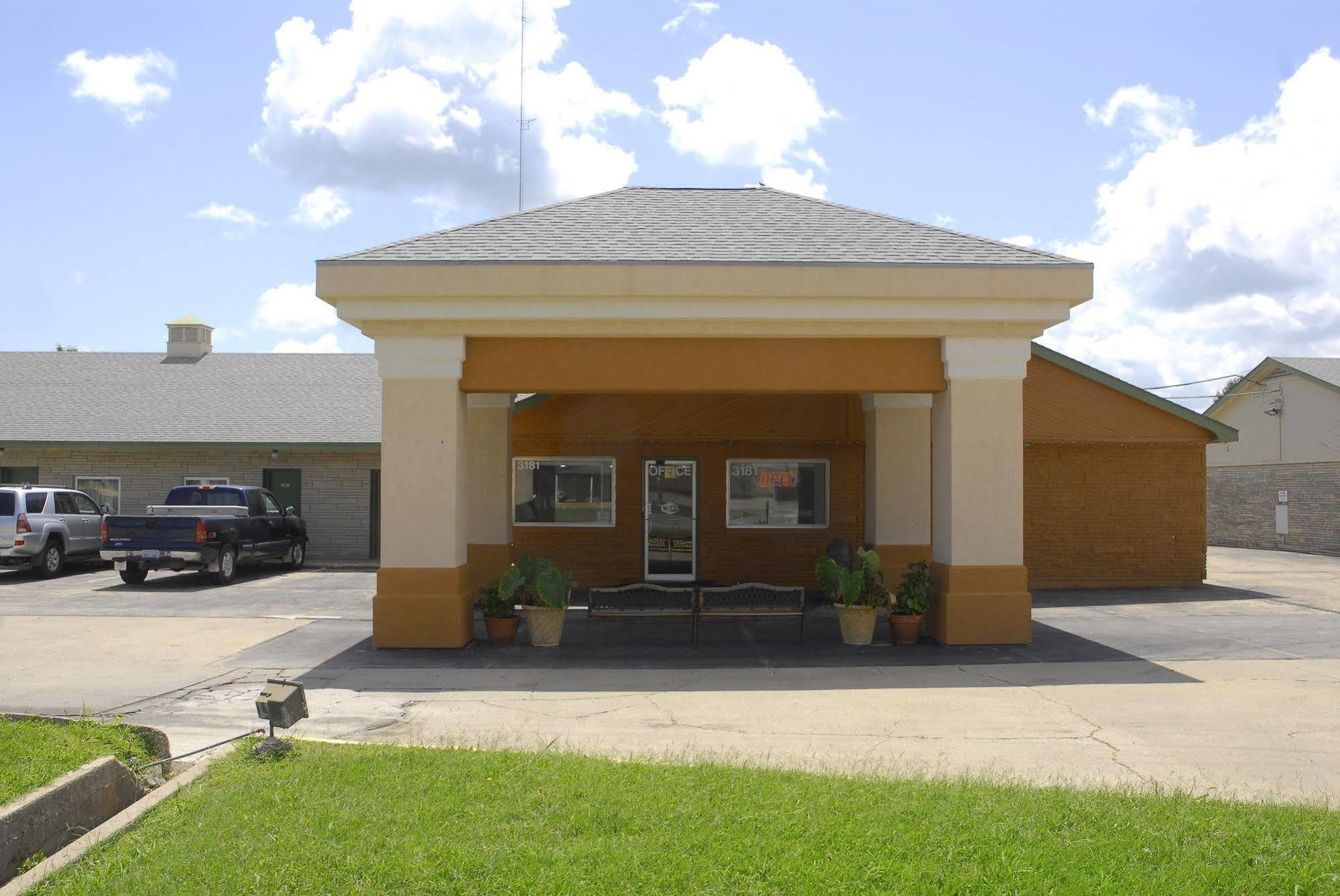 America'S Best Inn And Suites Emporia Buitenkant foto