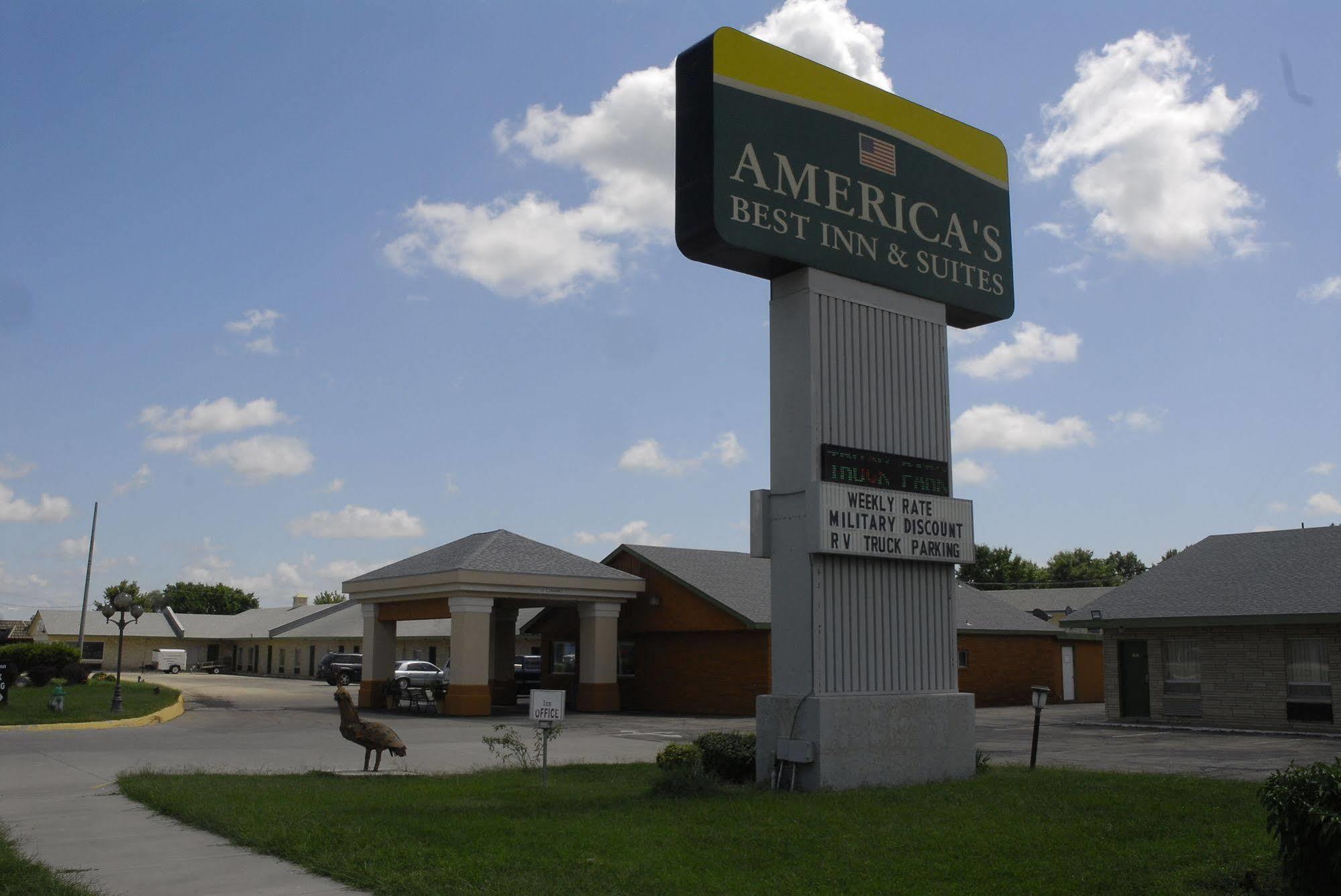 America'S Best Inn And Suites Emporia Buitenkant foto