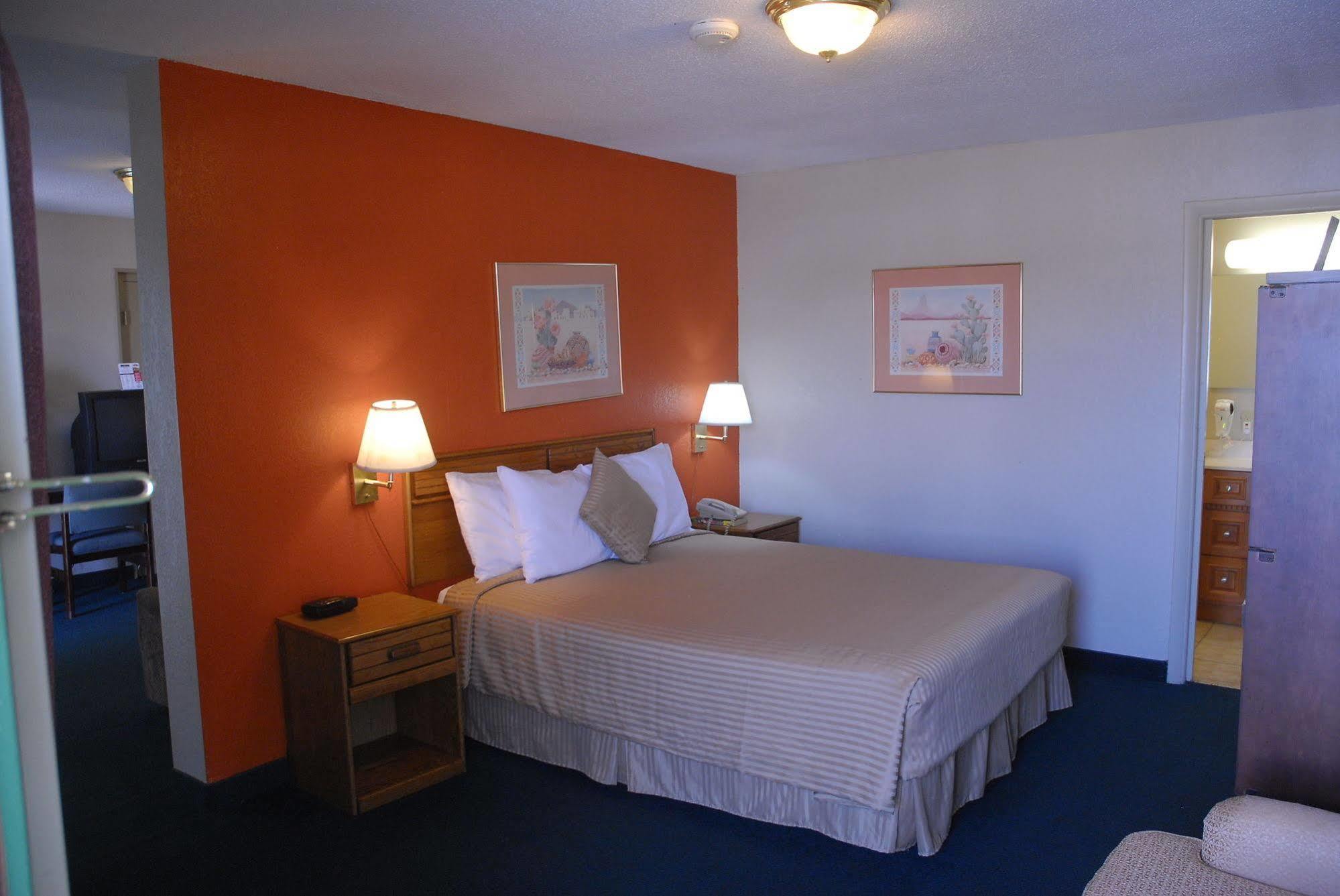 America'S Best Inn And Suites Emporia Buitenkant foto