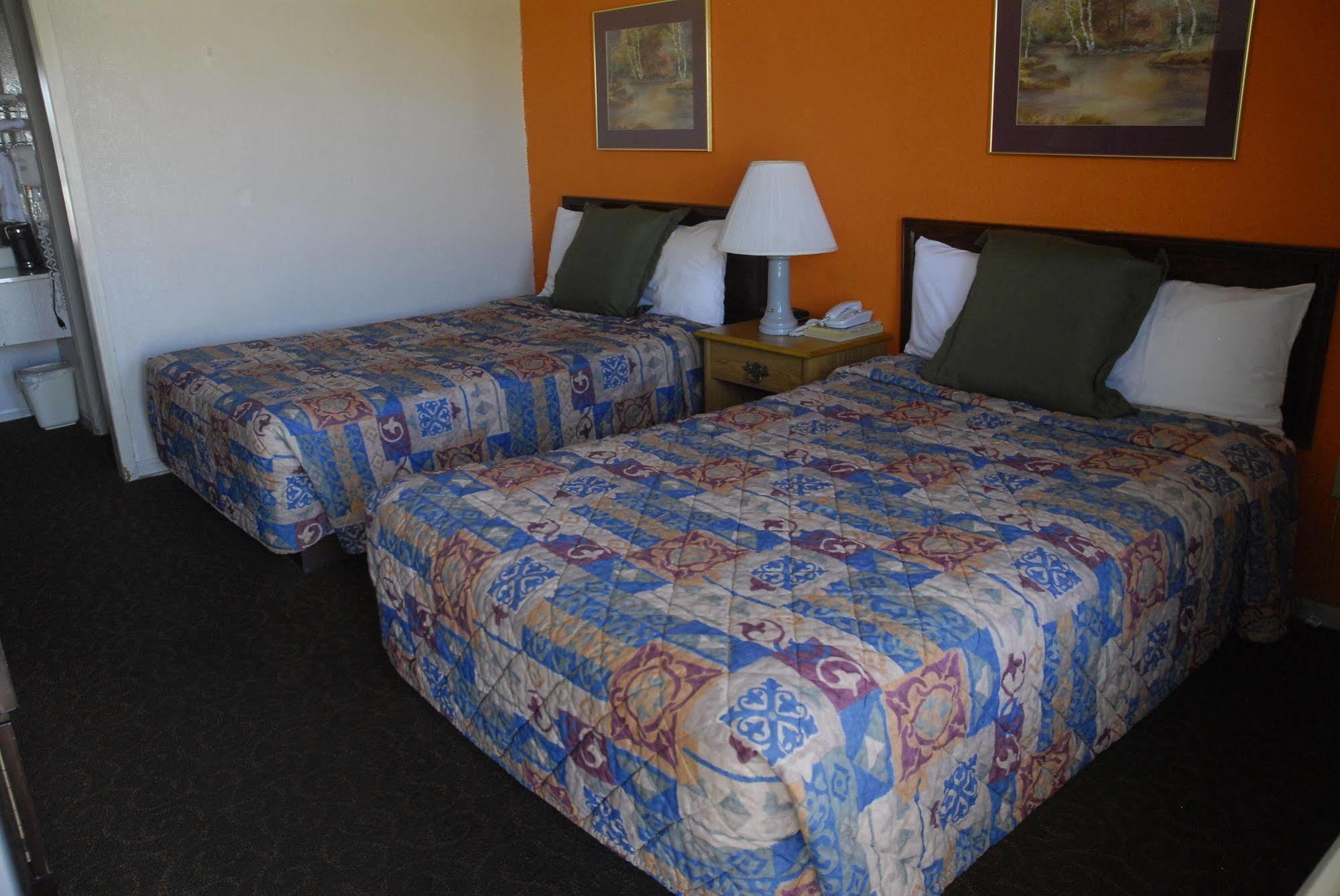 America'S Best Inn And Suites Emporia Buitenkant foto