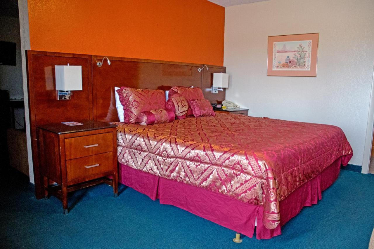America'S Best Inn And Suites Emporia Buitenkant foto
