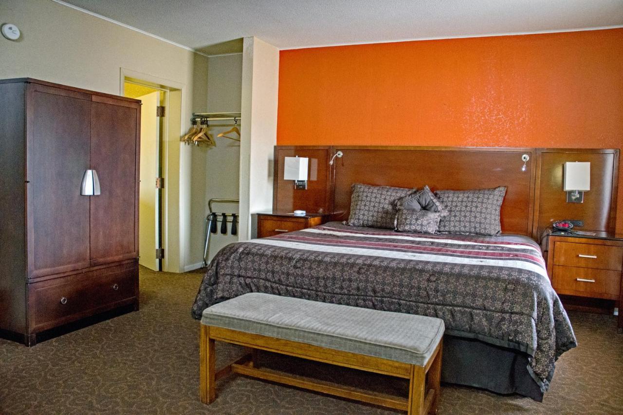 America'S Best Inn And Suites Emporia Buitenkant foto